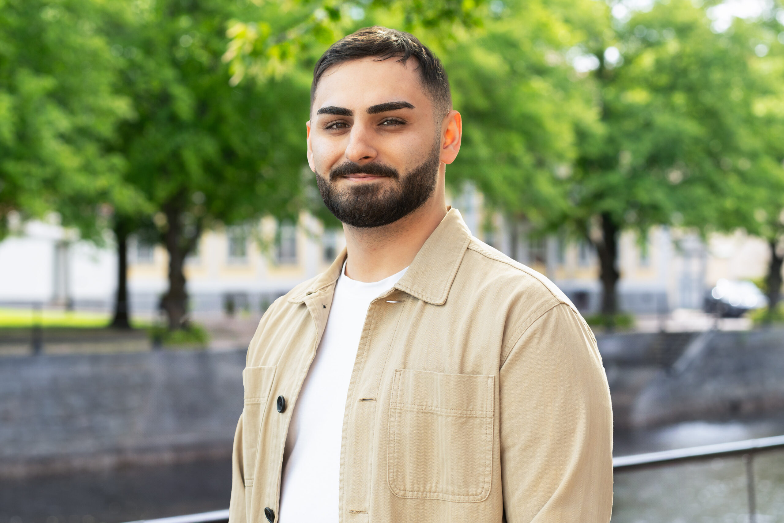 Yones liggande färg